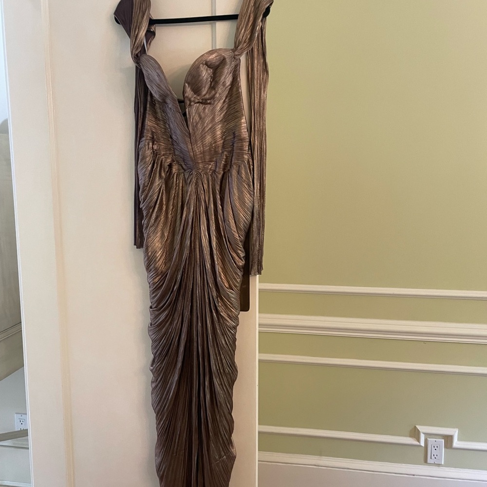 Maria Lucia Hohan A Tia in carbon Off-Shoulder Gown - Picture 7 of 17
